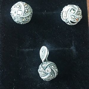 Vintage style studs & Pendant